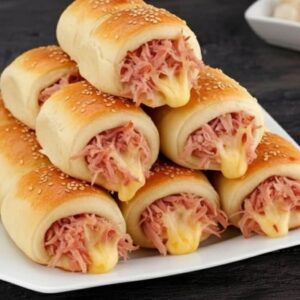 Enroladinho assado de presunto e queijo (cento)